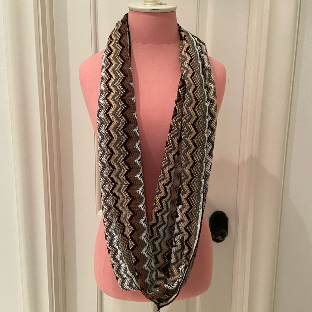 LIKE 🆕 Brown, Black, and White Circle Scarf